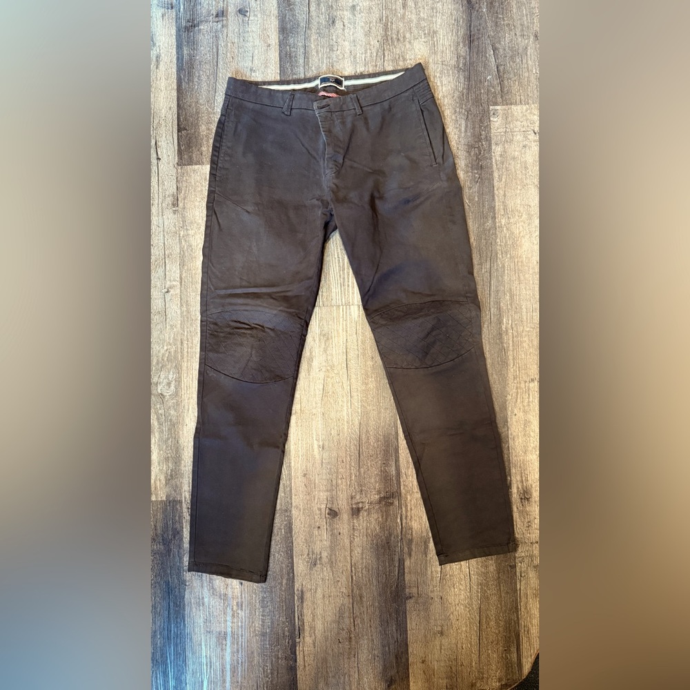 Zara Men’s “chino” pant with cross-stitches knees.